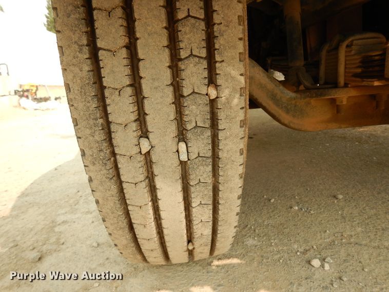 image for item DJ6506 2001 International 4700  dump truck