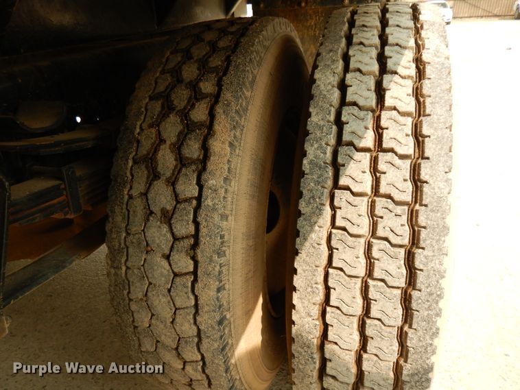 image for item DJ6506 2001 International 4700  dump truck