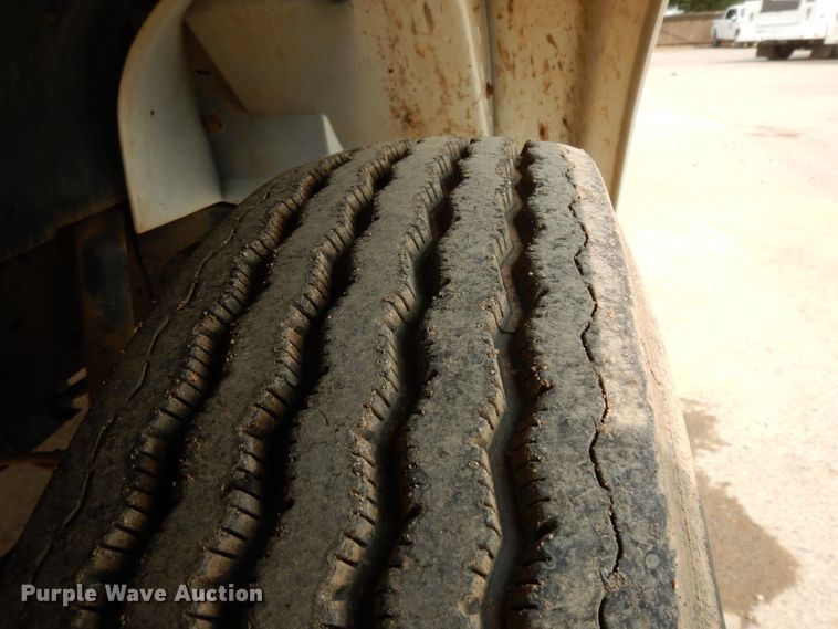 image for item DJ6506 2001 International 4700  dump truck