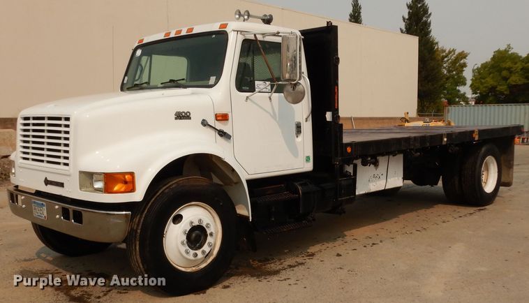 image for item DJ6507 1998 International 4900  flatbed truck
