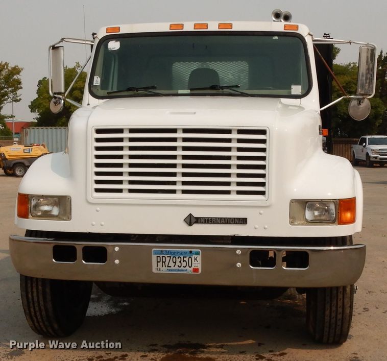 image for item DJ6507 1998 International 4900  flatbed truck