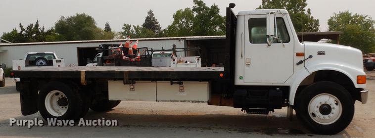 image for item DJ6507 1998 International 4900  flatbed truck