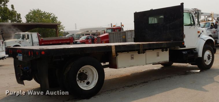 image for item DJ6507 1998 International 4900  flatbed truck