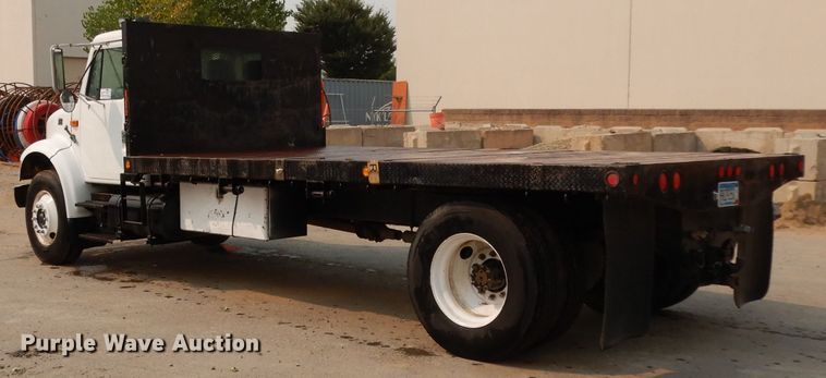 image for item DJ6507 1998 International 4900  flatbed truck