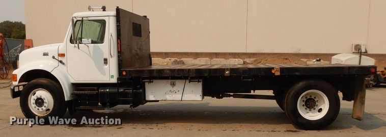 image for item DJ6507 1998 International 4900  flatbed truck