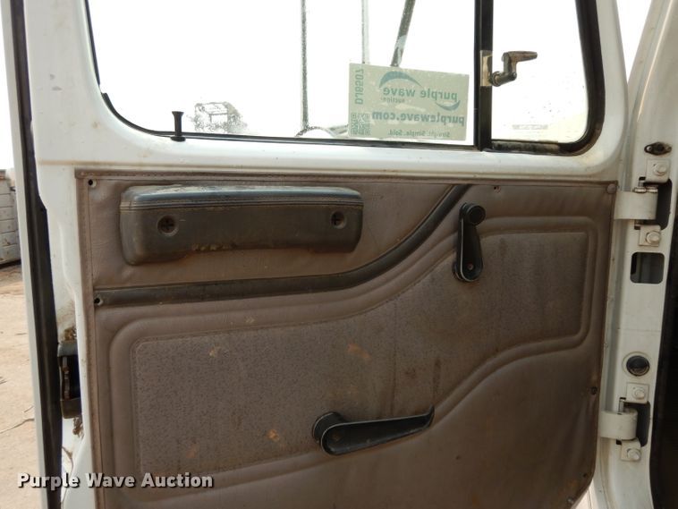 image for item DJ6507 1998 International 4900  flatbed truck