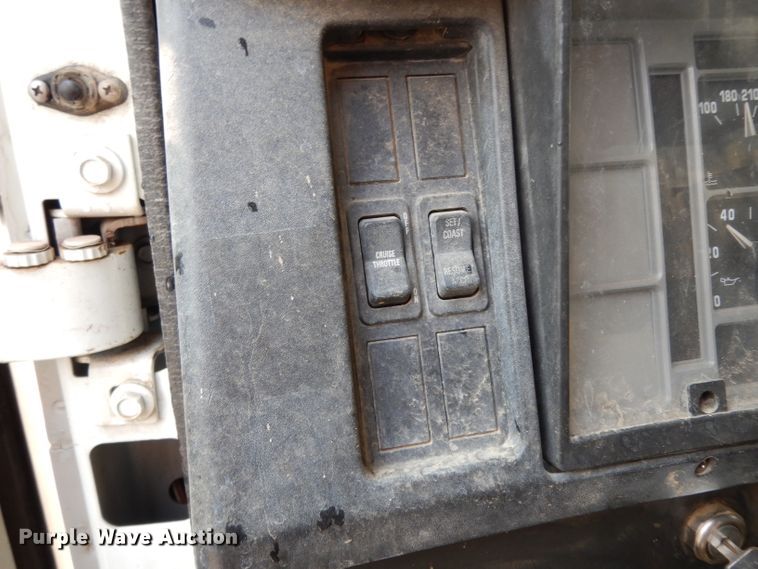 image for item DJ6507 1998 International 4900  flatbed truck