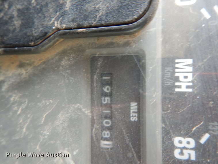 image for item DJ6507 1998 International 4900  flatbed truck