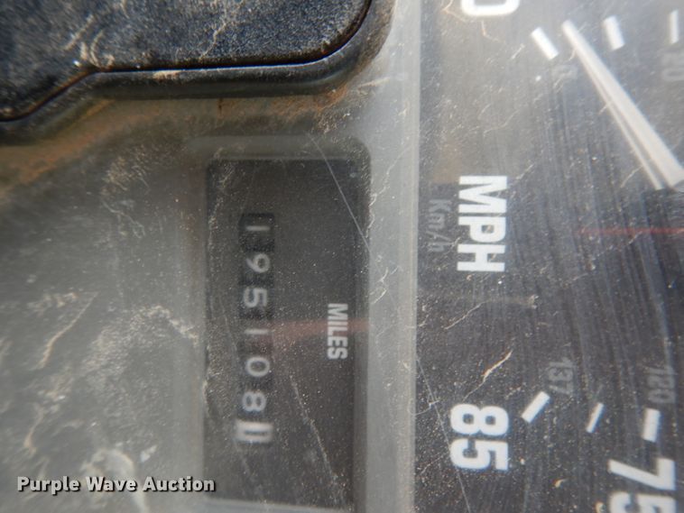 image for item DJ6507 1998 International 4900  flatbed truck