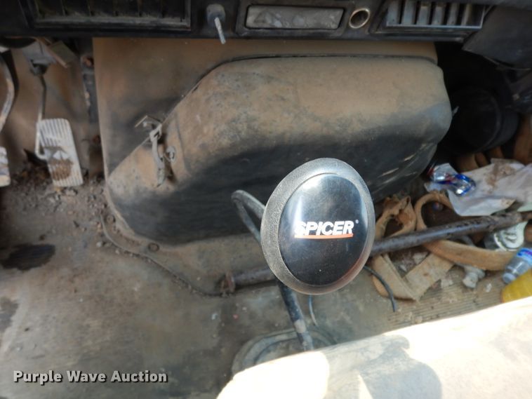 image for item DJ6507 1998 International 4900  flatbed truck