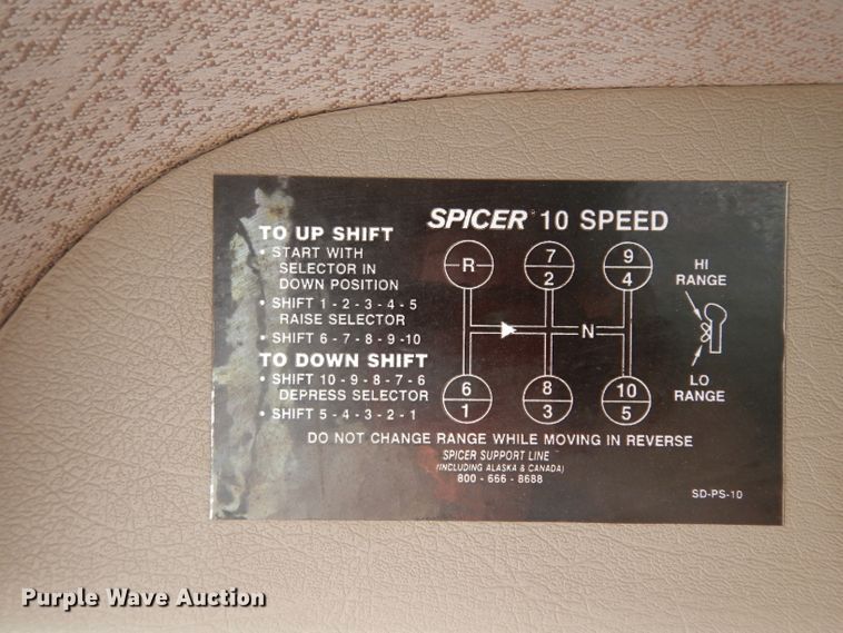 image for item DJ6507 1998 International 4900  flatbed truck