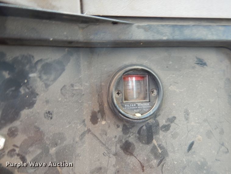 image for item DJ6507 1998 International 4900  flatbed truck