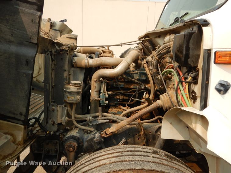 image for item DJ6507 1998 International 4900  flatbed truck