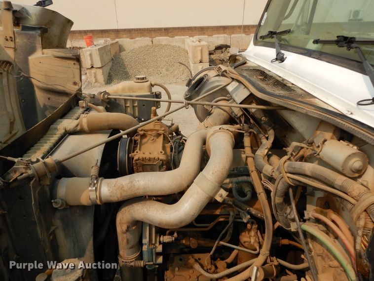 image for item DJ6507 1998 International 4900  flatbed truck