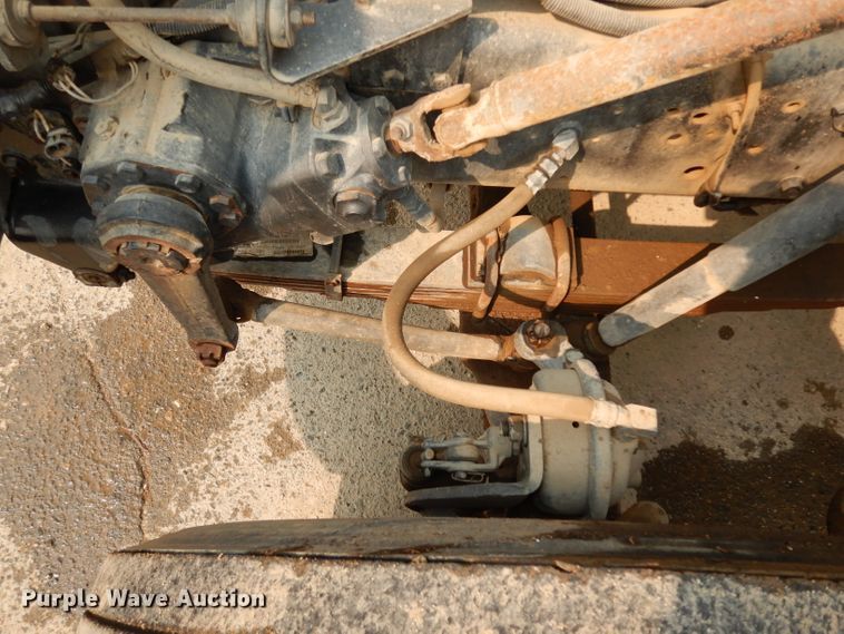 image for item DJ6507 1998 International 4900  flatbed truck