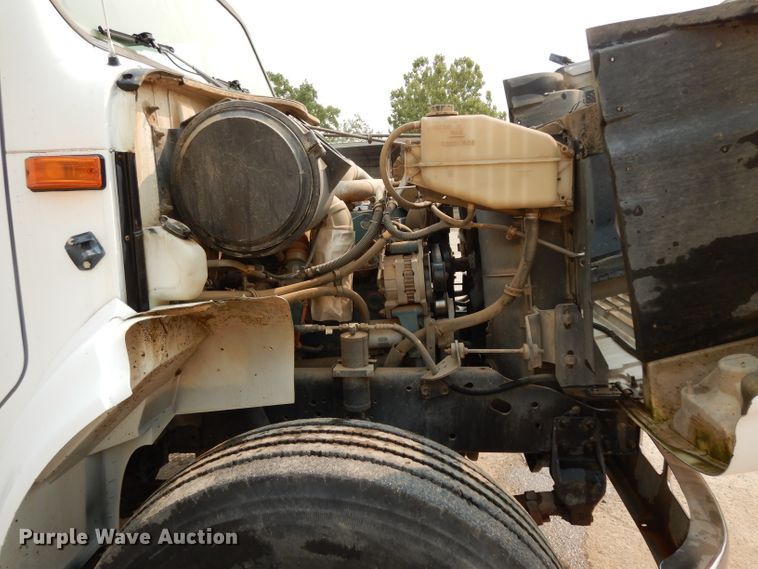 image for item DJ6507 1998 International 4900  flatbed truck