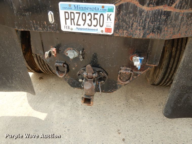 image for item DJ6507 1998 International 4900  flatbed truck