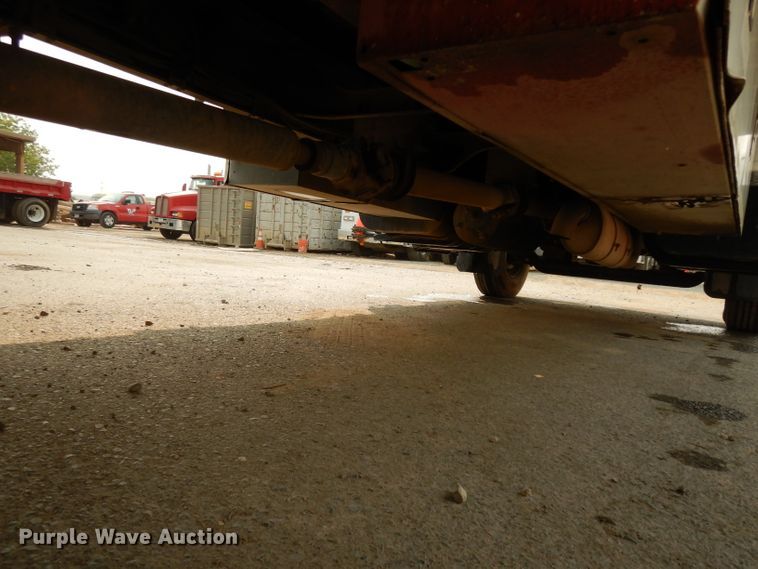 image for item DJ6507 1998 International 4900  flatbed truck