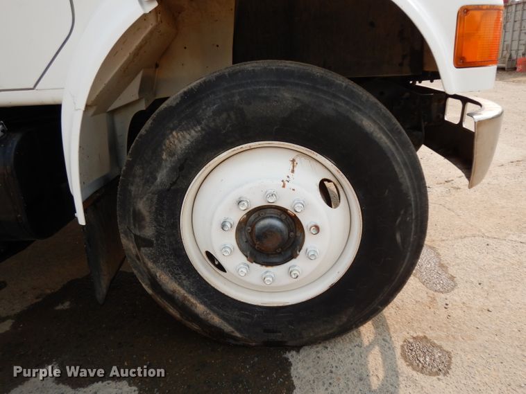 image for item DJ6507 1998 International 4900  flatbed truck