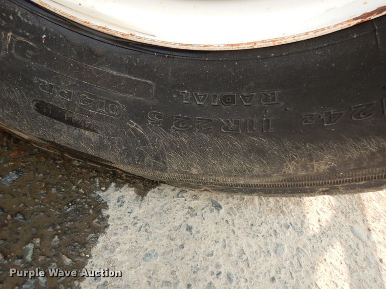 image for item DJ6507 1998 International 4900  flatbed truck