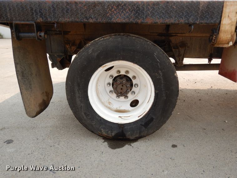 image for item DJ6507 1998 International 4900  flatbed truck