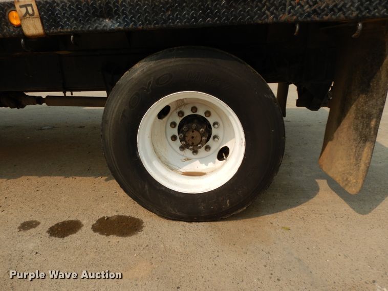 image for item DJ6507 1998 International 4900  flatbed truck