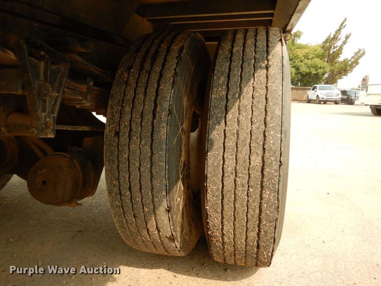 image for item DJ6507 1998 International 4900  flatbed truck