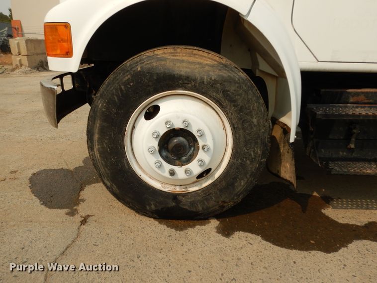 image for item DJ6507 1998 International 4900  flatbed truck