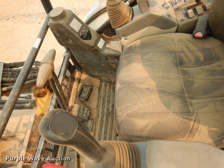 image for item DJ6508 2011 John Deere 27D  mini excavator