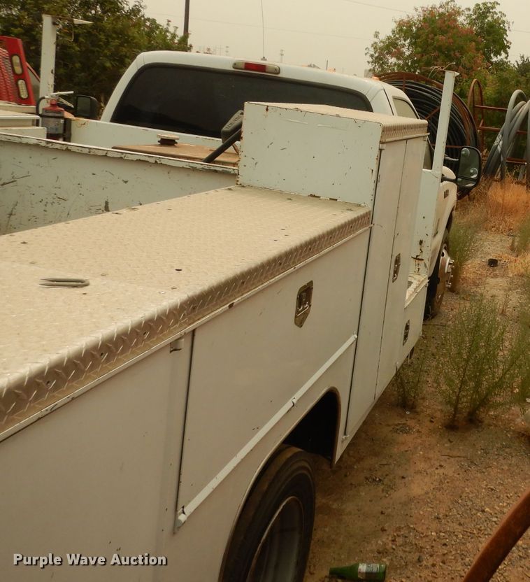 image for item DJ6515 2001 Ford F450 Super Duty  utility truck