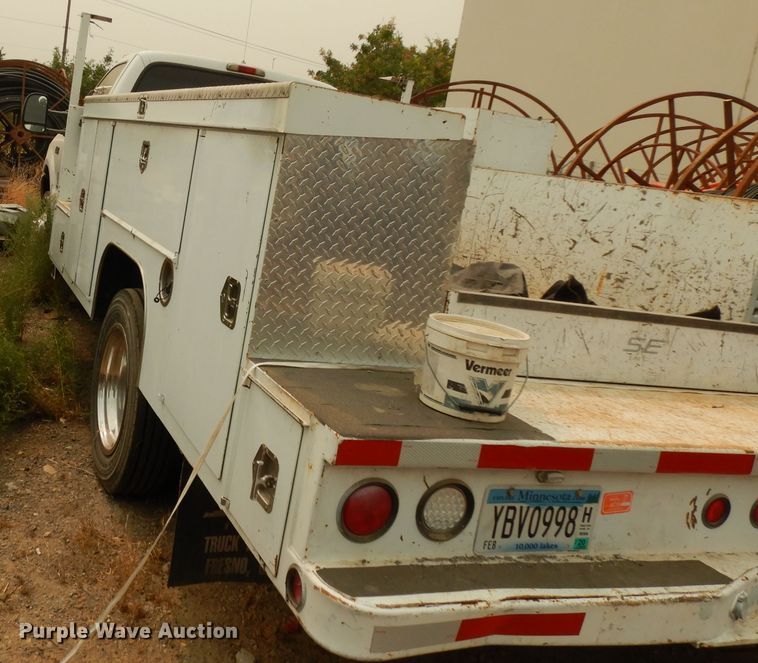 image for item DJ6515 2001 Ford F450 Super Duty  utility truck