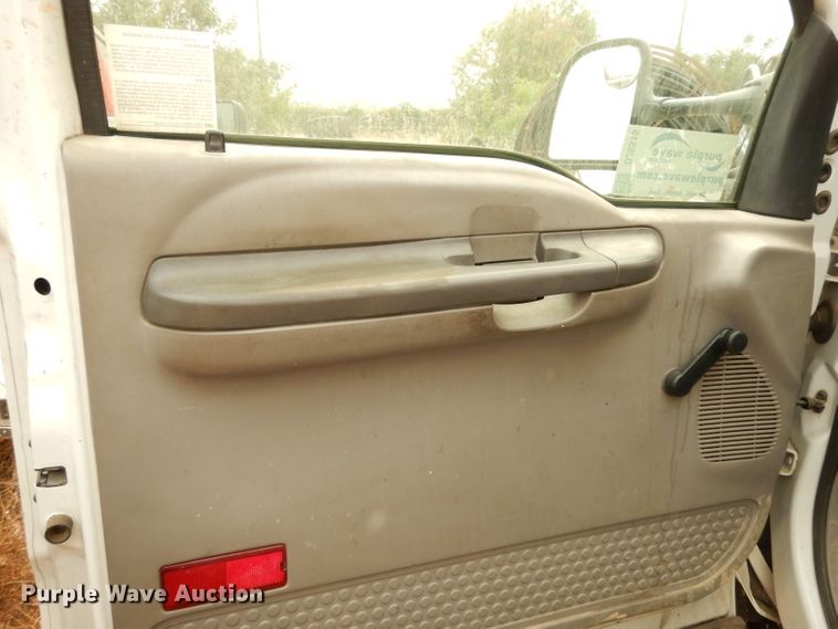 image for item DJ6515 2001 Ford F450 Super Duty  utility truck