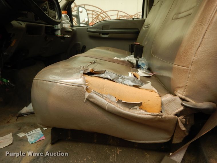 image for item DJ6515 2001 Ford F450 Super Duty  utility truck