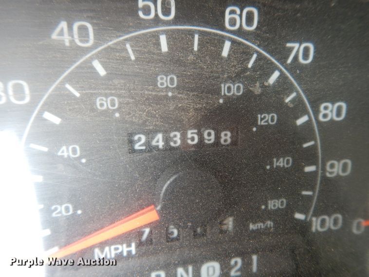 image for item DJ6515 2001 Ford F450 Super Duty  utility truck