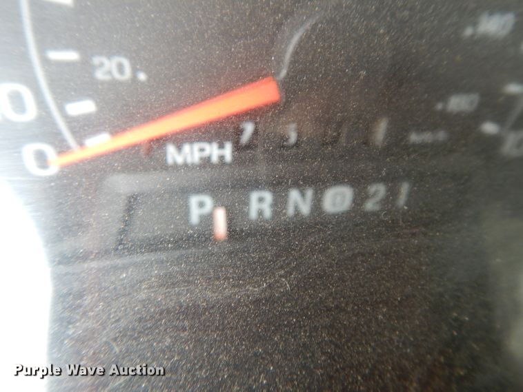 image for item DJ6515 2001 Ford F450 Super Duty  utility truck