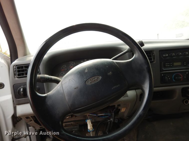 image for item DJ6515 2001 Ford F450 Super Duty  utility truck