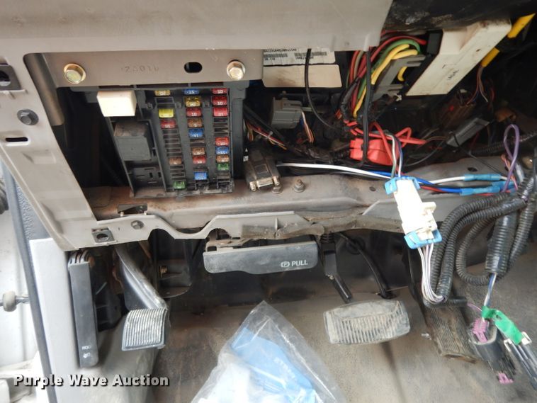 image for item DJ6515 2001 Ford F450 Super Duty  utility truck