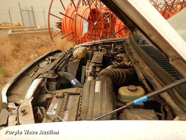 image for item DJ6515 2001 Ford F450 Super Duty  utility truck