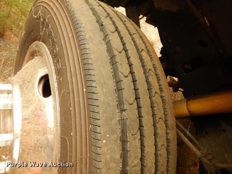 image for item DJ6515 2001 Ford F450 Super Duty  utility truck