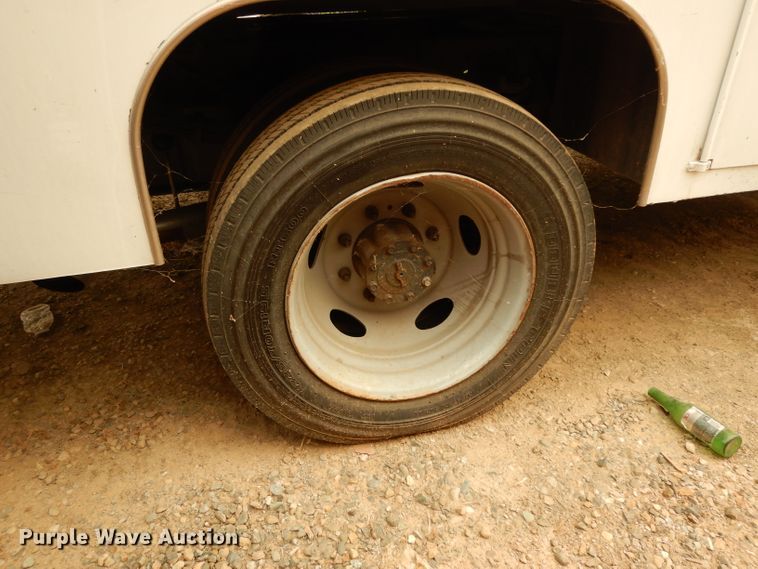 image for item DJ6515 2001 Ford F450 Super Duty  utility truck