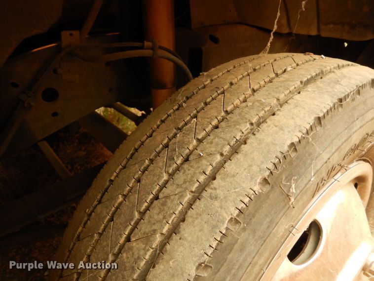 image for item DJ6515 2001 Ford F450 Super Duty  utility truck