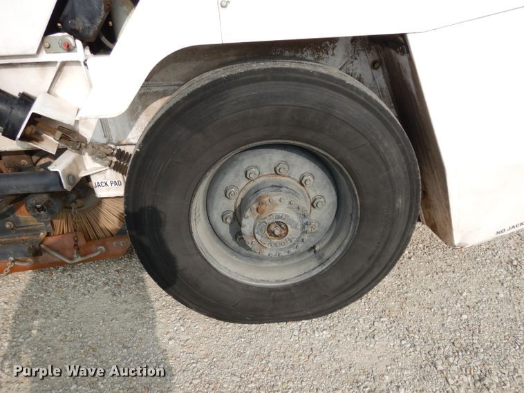 image for item DJ6782 2009 Allianz Johnston MX450  street sweeper