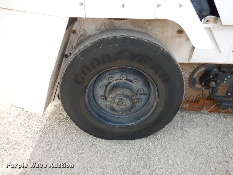 image for item DJ6782 2009 Allianz Johnston MX450  street sweeper