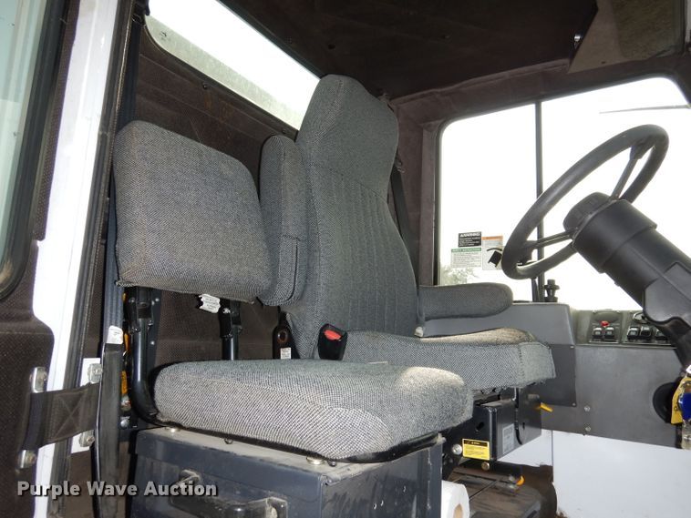 image for item DJ6782 2009 Allianz Johnston MX450  street sweeper