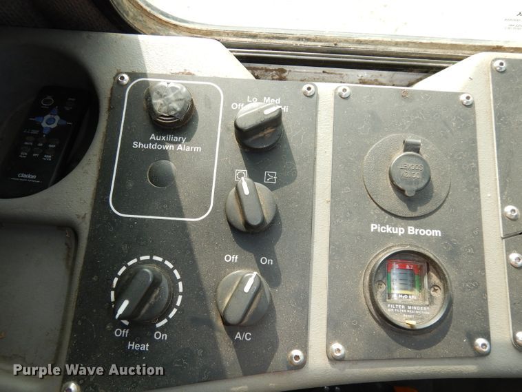 image for item DJ6782 2009 Allianz Johnston MX450  street sweeper