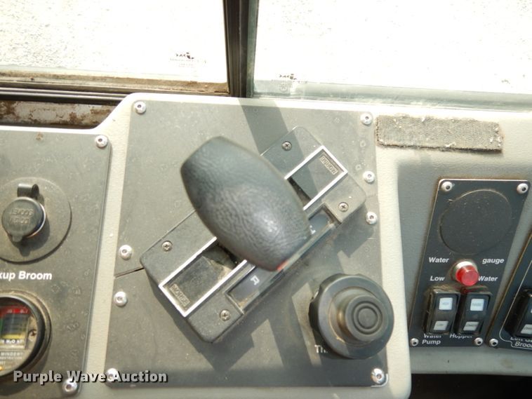 image for item DJ6782 2009 Allianz Johnston MX450  street sweeper