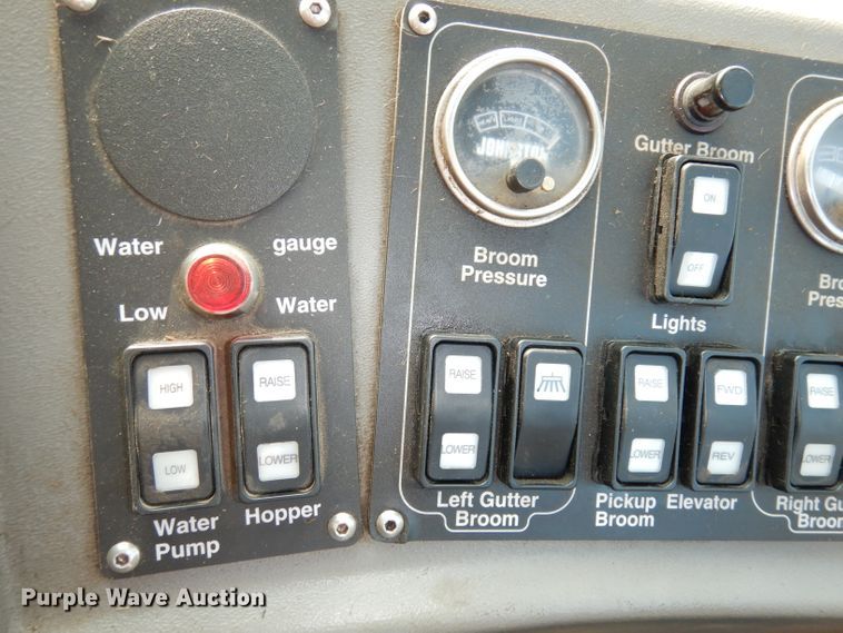 image for item DJ6782 2009 Allianz Johnston MX450  street sweeper