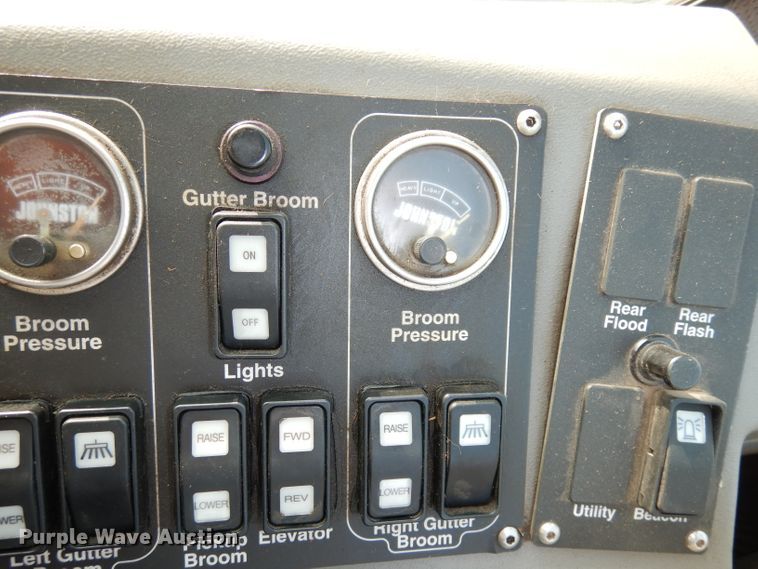 image for item DJ6782 2009 Allianz Johnston MX450  street sweeper