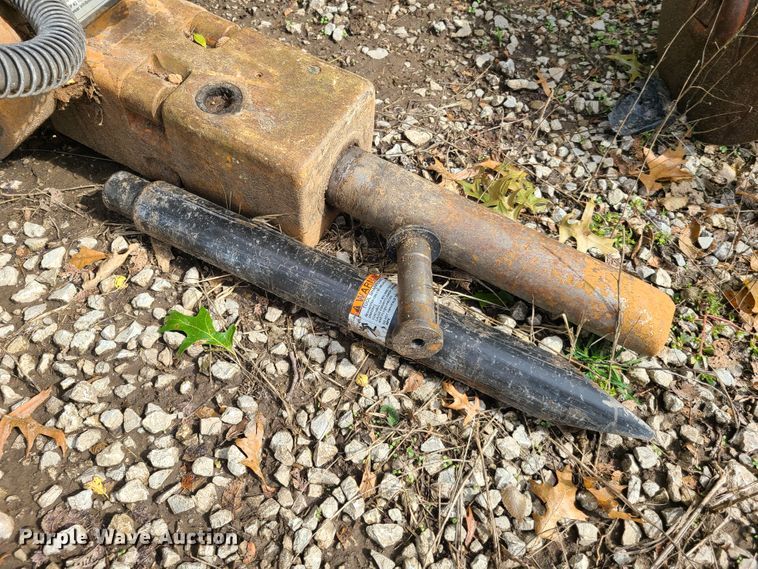 image for item DY9941 NPK GH-3 breaker