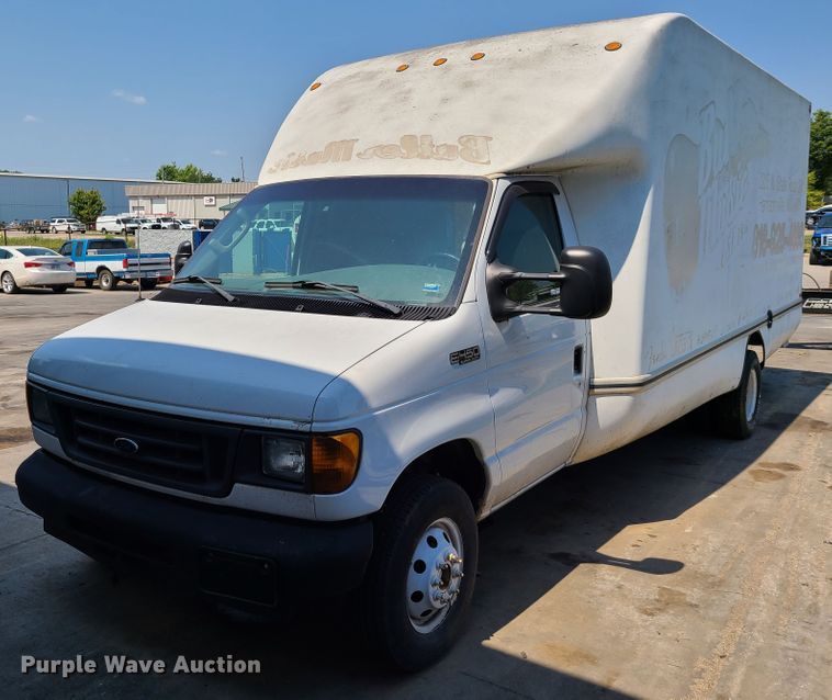 image for item EL9995 2004 Ford E450  box truck
